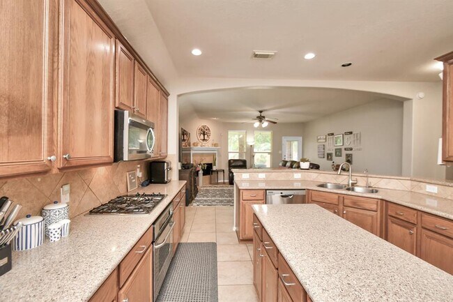Building Photo - 2103 Breezeway Ln