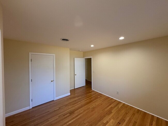 Building Photo - 150 W Wrentham Rd