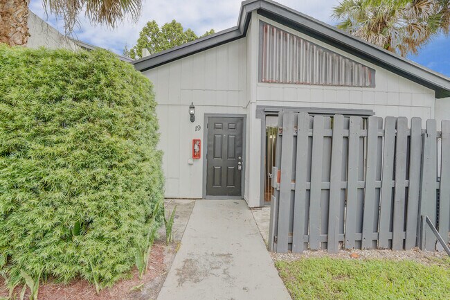 Primary Photo - 100 Sparrow Dr