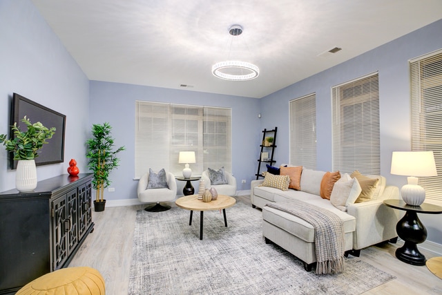 Building Photo - 3815 S Langley Ave