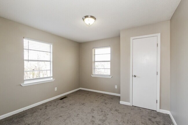 Building Photo - 3117 Parkwood Rd