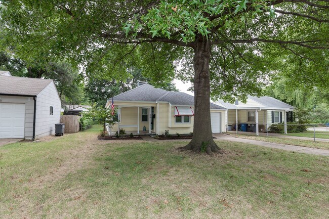Building Photo - Beautiful 2 Bedroom, 1 Bath Home Coming Soon!