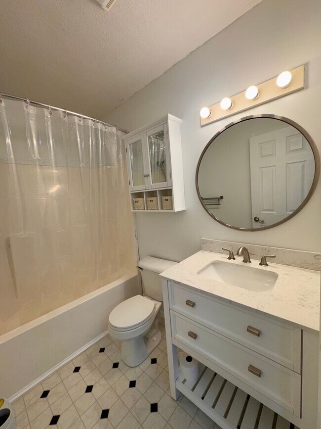 Building Photo - House for Rent in Broadway