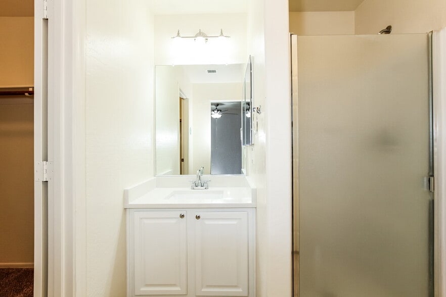 Building Photo - 22807 W Gardenia Dr