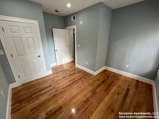 Building Photo - 372 Oxford St