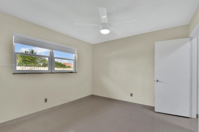 Building Photo - 2480 Windsor Rd