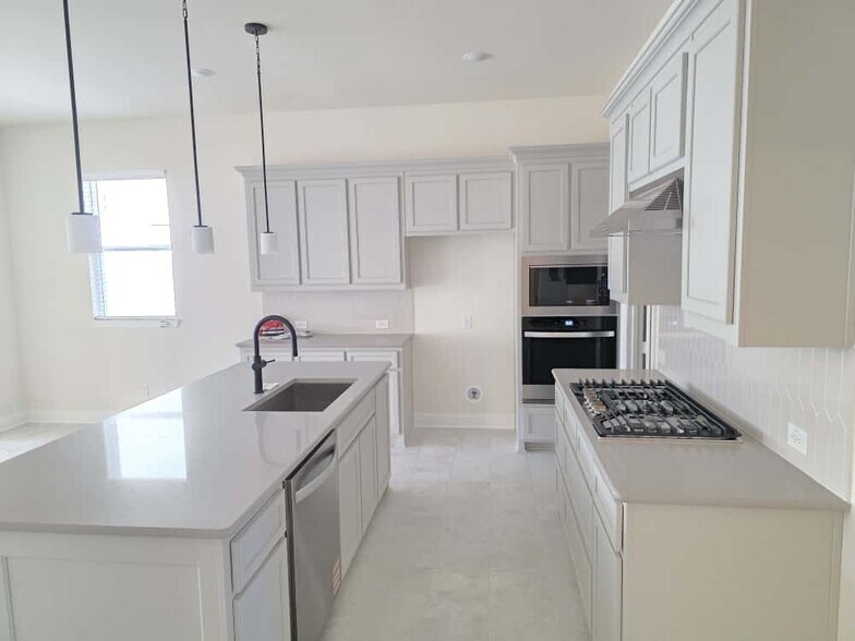 Building Photo - 4512 Hammerstein Blvd