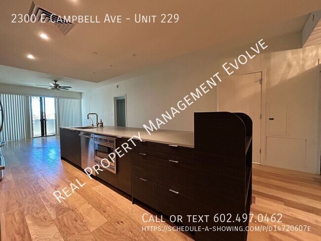 Building Photo - Luxurious Living In This High-end Condo! *...