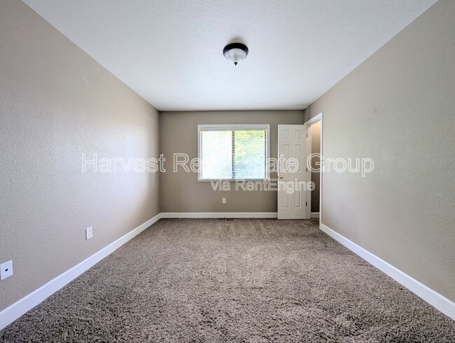 Building Photo - 318 Blossom Way