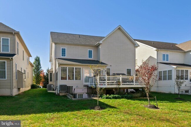 Building Photo - 42888 Southview Manor Dr