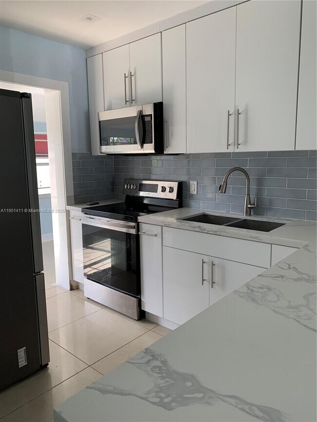 Building Photo - 7331 SW 16th St