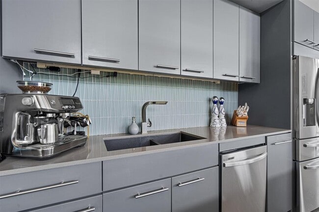 Building Photo - 1302 Socorro Dr