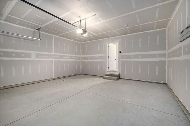Building Photo - 5673 Claremount St