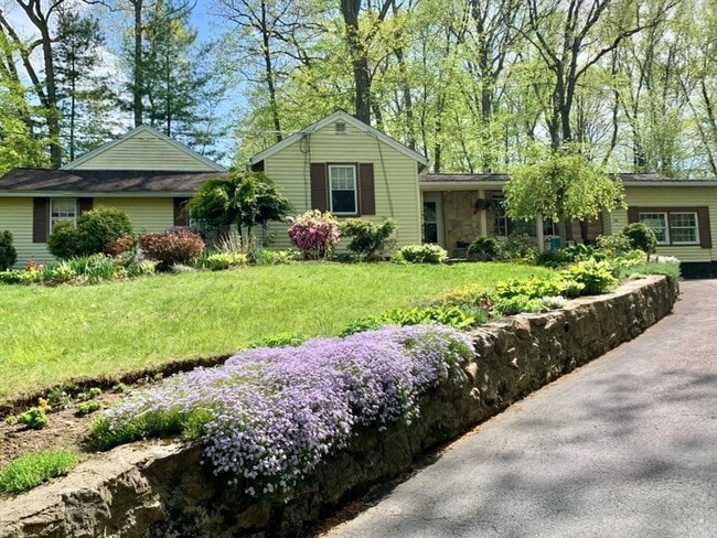 Building Photo - 56 Rockridge Rd