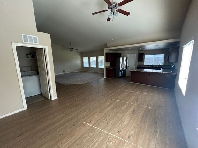 Building Photo - Beautiful & Spacious home!