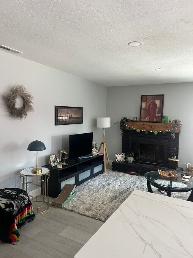 Building Photo - 808 Colton Dr