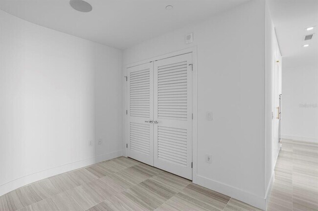 Building Photo - 3015 S Ysabella Ave