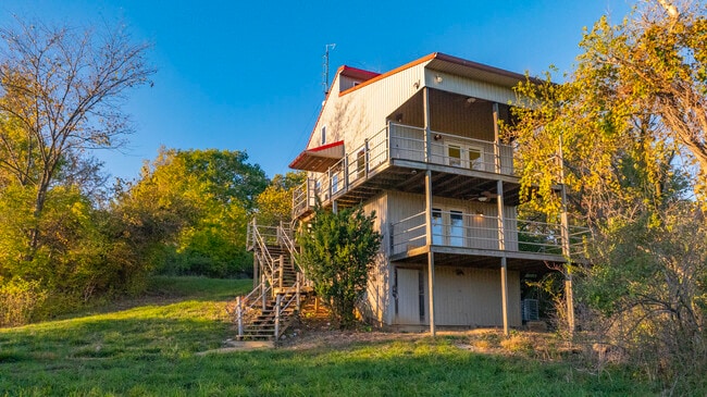 Building Photo - 10644 Peach Ridge Rd