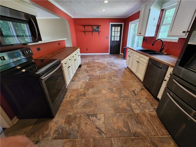 Building Photo - 5143 Ponderosa Farm Rd