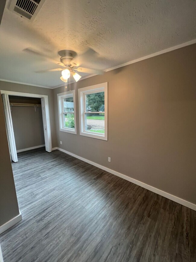 Building Photo - Cozy Home in the Heart of Martin