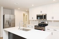 Building Photo - Pet-Friendly Glenbrook Apartment Near Crozet Park