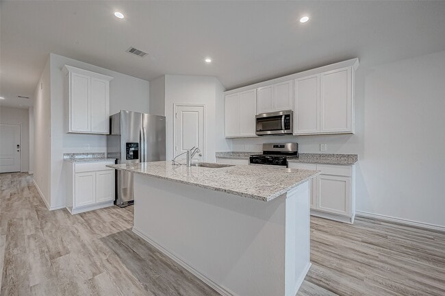 Building Photo - 5034 Balcolm Dr