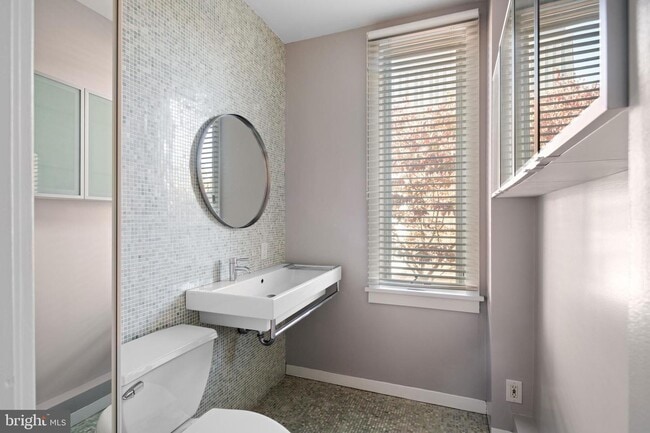 Building Photo - 317 S 18th St