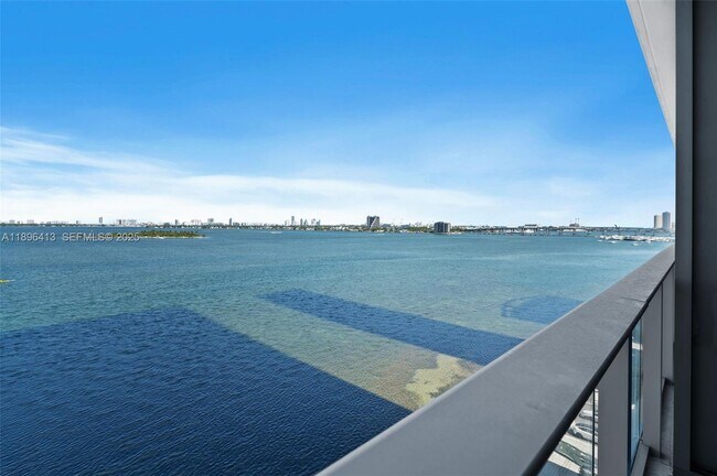 Building Photo - 700 NE 24th St