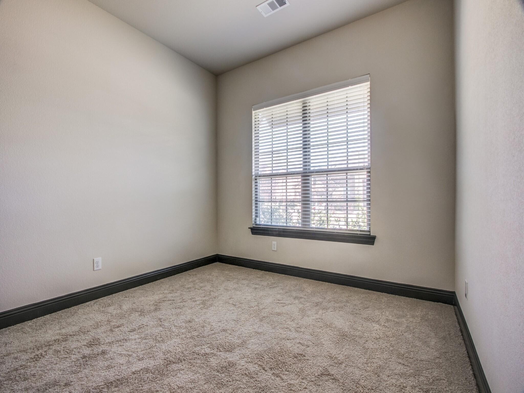 Building Photo - 6201 Savannah Oak Trl
