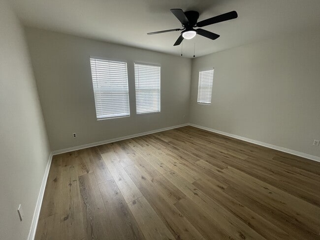 Building Photo - 37280 Parkway Dr