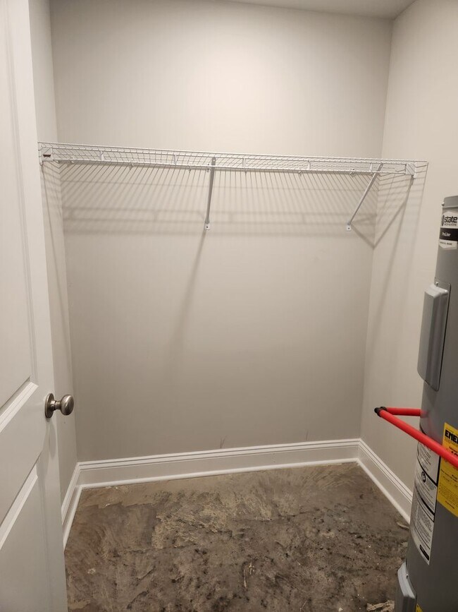 Building Photo - 5 Bedroom 2 Bathroom Home for Rent close t...