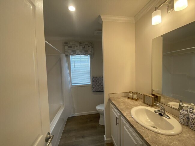 Building Photo - 174 Mockingbird Way