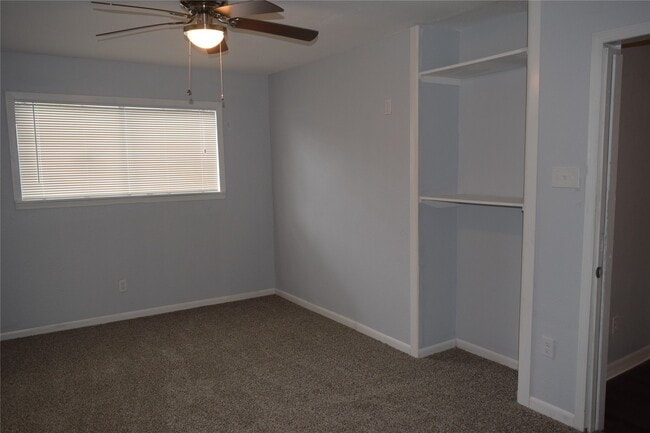 Building Photo - 9902 Tolman St