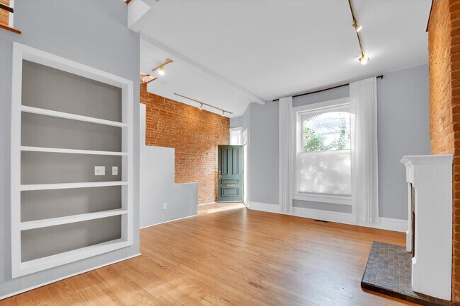Building Photo - Architecturally Stunning Curtis Park Townhome With Historic Charm