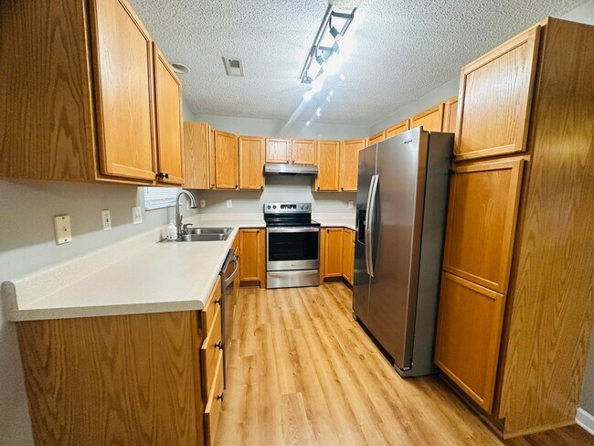 Building Photo - 3 bedroom, 2 bath w/ 2-car garage convenient to Sevier, Knox & Jefferson Counties - available now