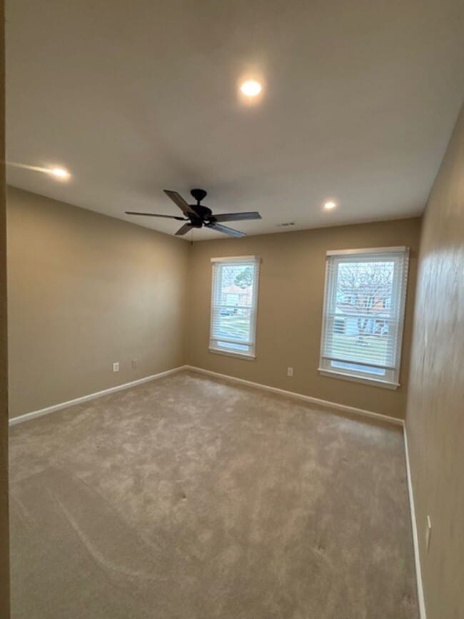 Building Photo - Cypress Point