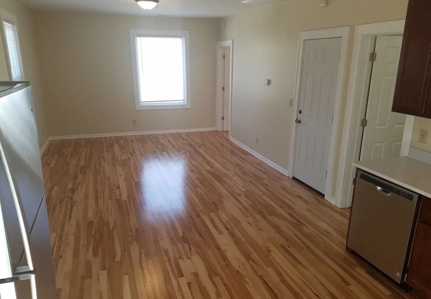 2477 Dousman - Living Room - 2477-2479 N Dousman St