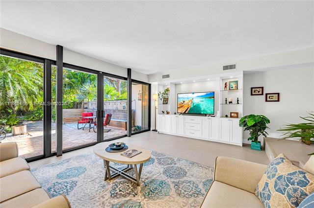 Building Photo - 7018 SW 53rd Ln