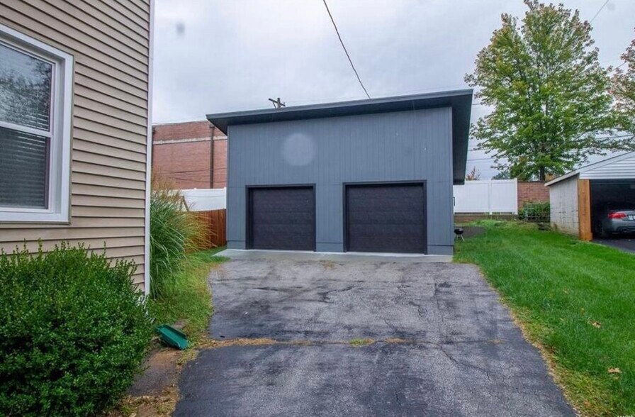 Building Photo - 1430 Woodland Dr