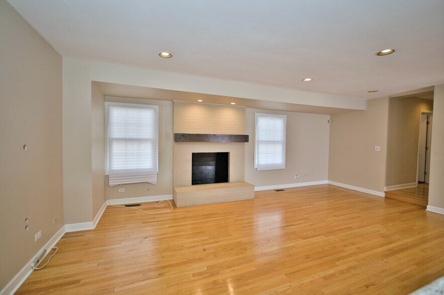 Building Photo - 6700 N Monticello Ave