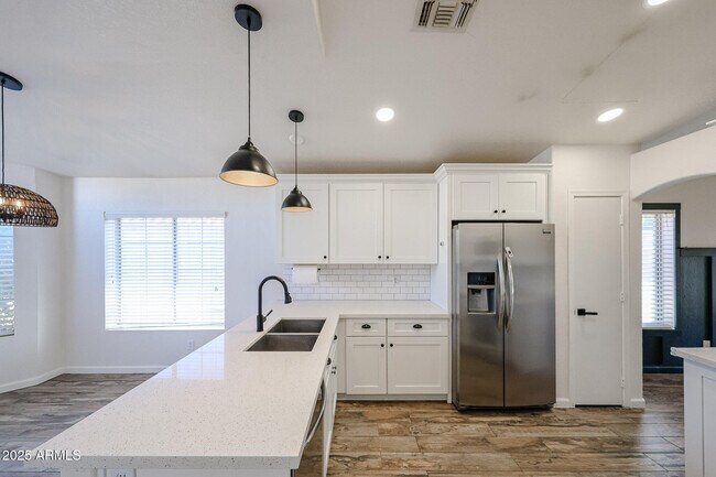 Building Photo - 6209 W Blackhawk Dr