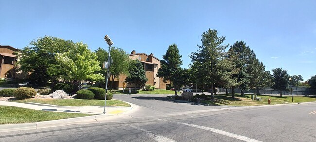 Building Photo - 635 W Jefferson Pl