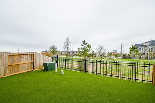 Building Photo - 6562 Scarlet Pond Ln