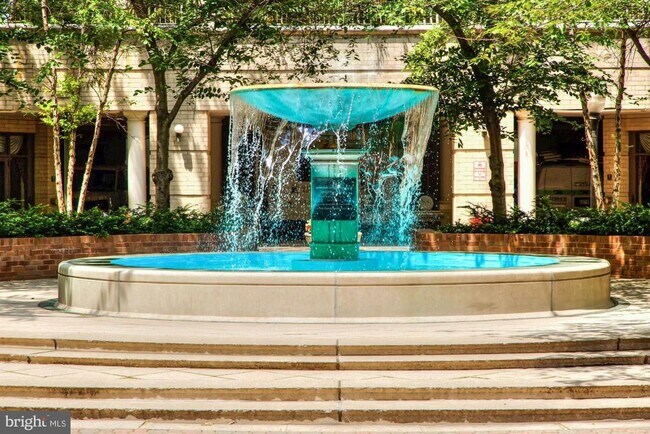 Building Photo - 851 N Glebe Rd