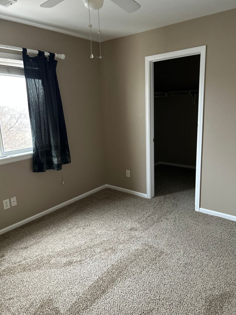 Building Photo - 12421 S Hollow Creek Ct