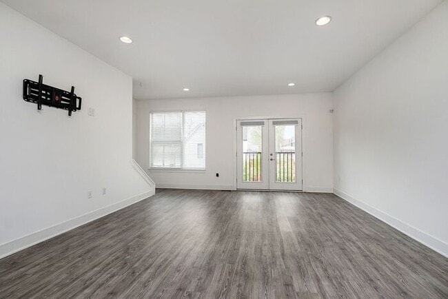 Building Photo - 2 Bed 2.5 Bath Townhome in Herron Morton!