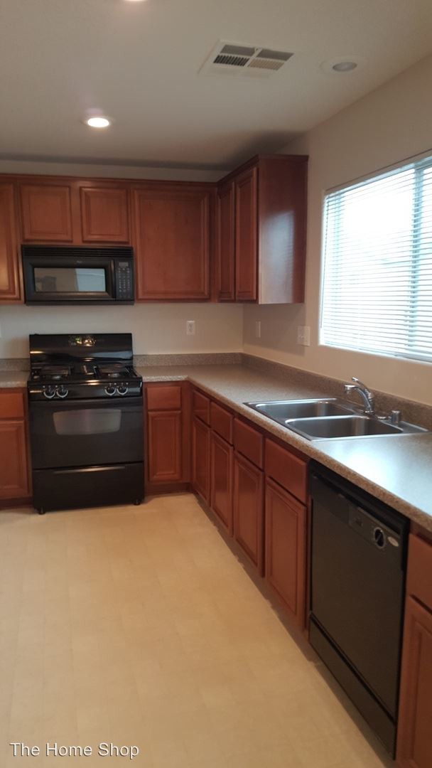 Building Photo - 4 br, 2.5 bath House - 5300 Welch Valley Ave.