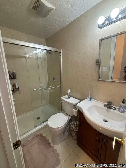 Building Photo - 191 Winthrop Rd