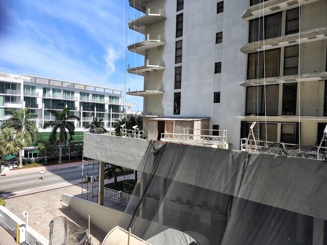 Building Photo - 6039 Collins Ave