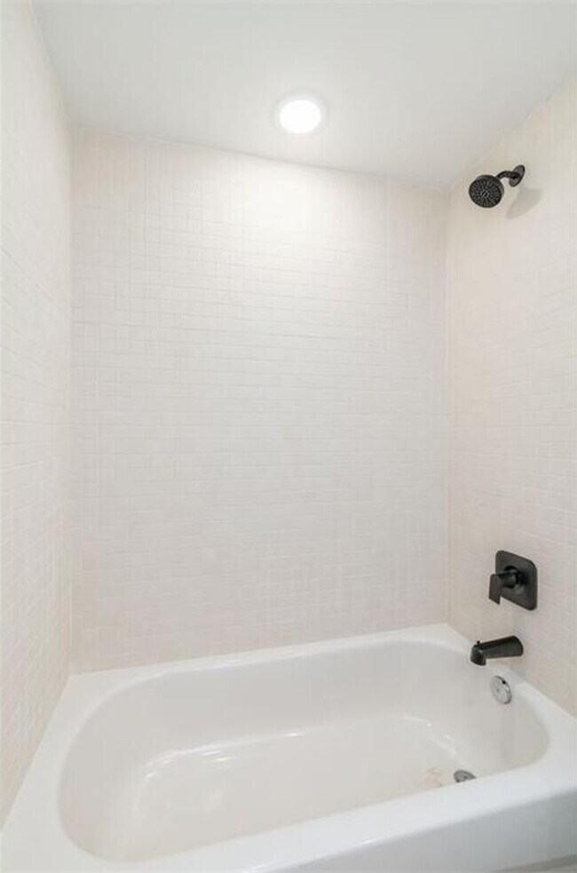 Building Photo - 2722 Hope St